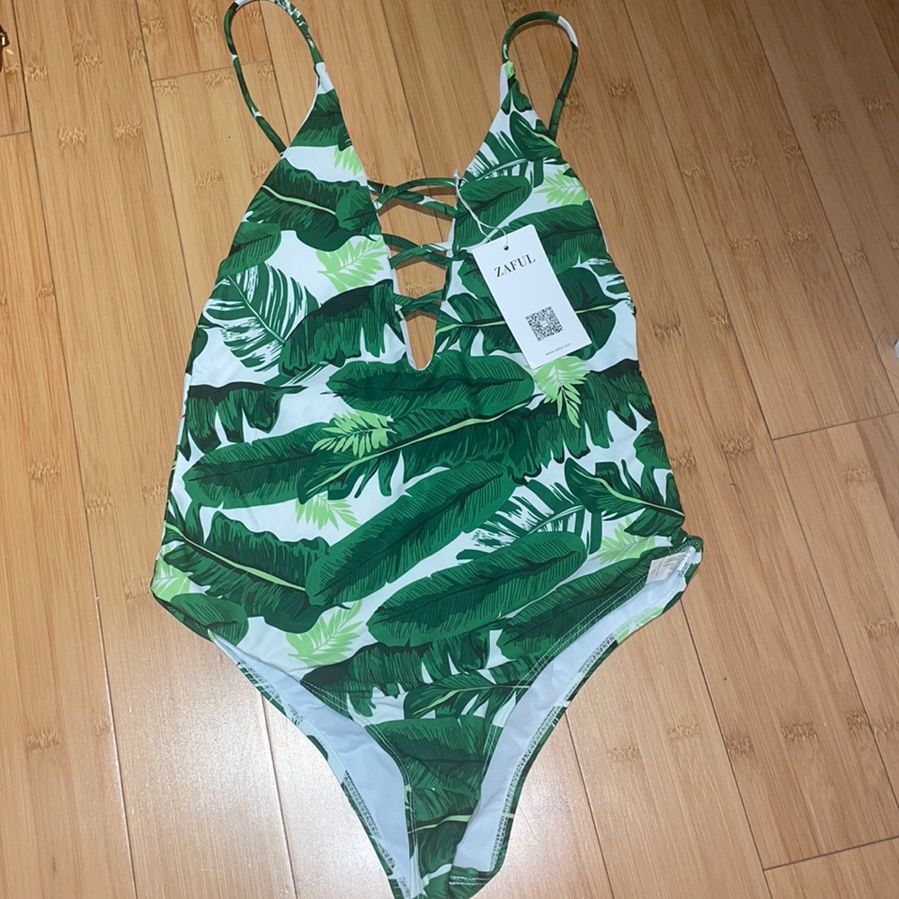 NWT | Zaful Swim palm leaf print one-piece